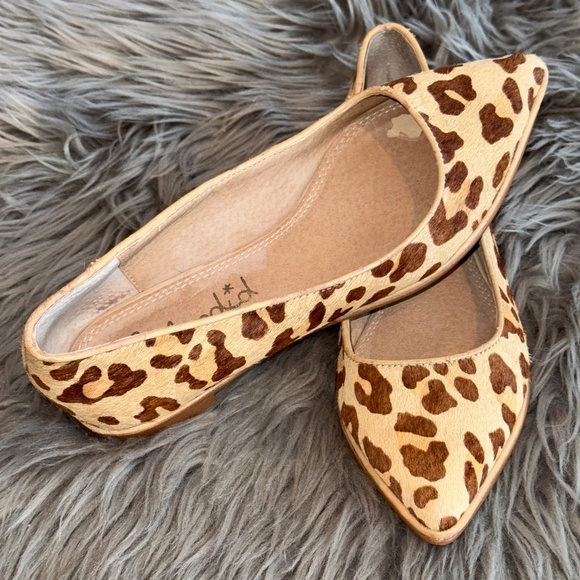 Anthropologie Splendid Calf Hair Leopard Print Pointed Toe Flat Size 6.5 - Picture 2 of 9